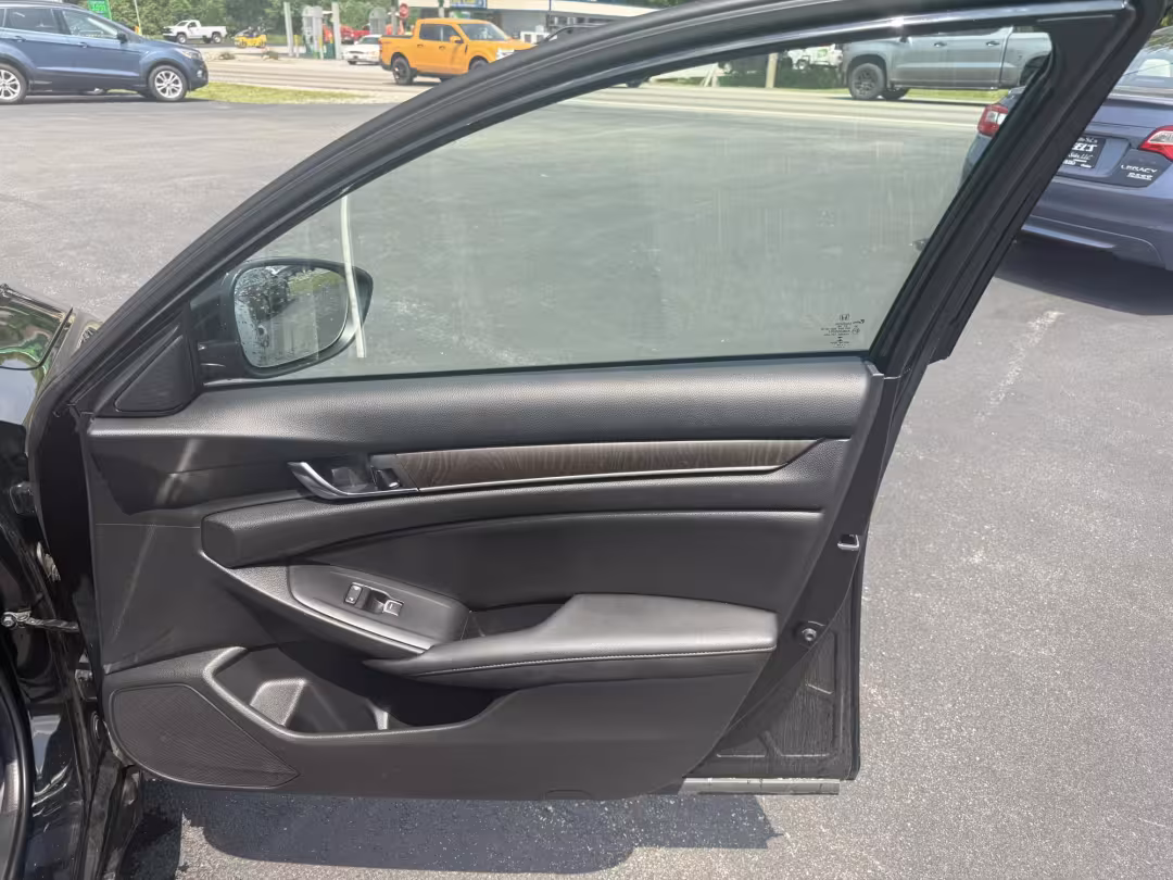 2019 Honda Accord - 1HGCV1F48KA111909 - Image #17