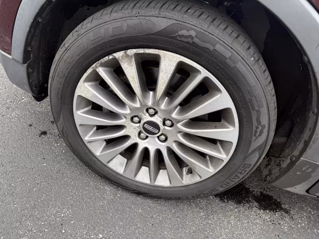 2016 Lincoln MKC - 5LMCJ3D98GUJ21066 - Image #4